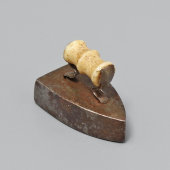 Необычный старинный миниатюрный утюг (утюжок), сталь, кость, Россия, кон. 19-го в.