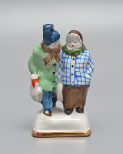 Винтажная статуэтка «Прогулка», скульптор Лотов Н. А.​,​ фарфор Вербилки, 1950-60 гг.