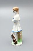 Советская фарфоровая статуэтка «Девочка с кошкой и собакой», скульптор Кучкина Т. С., ЛФЗ