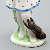 Советская фарфоровая статуэтка «Девочка с кошкой и собакой», скульптор Кучкина Т. С., ЛФЗ