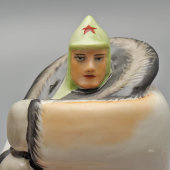 Довоенная статуэтка «Часовой», автор Давтян Т. О., агитационный фарфор ЛФЗ, 1930-е