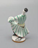 Статуэтка «Узбек с бубном», скульптор Велихова С. Б., художник Блак Л. К., фарфор, ЛФЗ, 1950-60 гг.