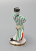 Статуэтка «Узбек с бубном», скульптор Велихова С. Б., художник Блак Л. К., фарфор, ЛФЗ, 1950-60 гг.