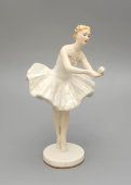 Статуэтка «Балерина с цветком», скульптор В. И. Сычев, ЛЗФИ, 1950-60 гг.
