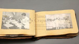 Старинный альбом врача с фотографиями и нарукавная повязка с красным крестом, Россия, первая треть 20 го века.