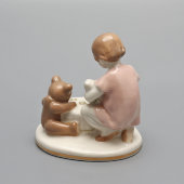 Статуэтка «Игра» (Игровая комната), скульптор Велихова С. Б., фарфор ЛФЗ, 1950-60 гг. 