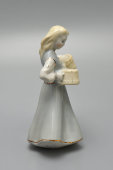 Статуэтка «Девушка с кружками», скульптор Р. Каркунова, Рижская фарфоровая фабрика, 1953-63 гг.