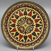 Тарелка с растительным орнаментом в русском стиле, латунь с эмалями, Россия, 19 в.