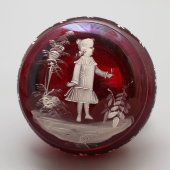 Шкатулочка для дамских мелочей, Европа, 19 век, рубиновое стекло, роспись эмалевыми красками, латунь