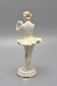 Статуэтка «Балерина с розочками», редкий вариант исполнения, скульптор О. С. Артамонова, ДФЗ Вербилки, 1956 г.