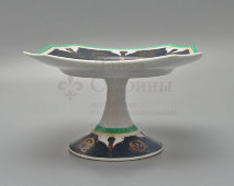 Старинное блюдо на ножке «Отступление Наполеона из Москвы», фарфор, Гарднер, 1870-1900 гг.