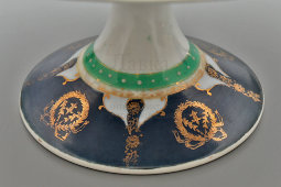 Старинное блюдо на ножке «Отступление Наполеона из Москвы», фарфор, Гарднер, 1870-1900 гг.