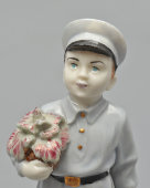 Статуэтка​ «Впервые» (Первоклассник, Школьник), скульптор Киселев А. А., фарфор, СССР, 1950-е