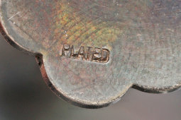 Старинные щипцы для оливок и маслин, захват с тремя зубцами «Шестилистник», посеребренный металл, Франция, нач. 20 в.