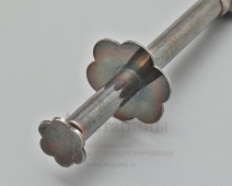 Старинные щипцы для оливок и маслин, захват с тремя зубцами «Шестилистник», посеребренный металл, Франция, нач. 20 в.