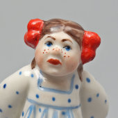 Статуэтка «Девочка с веснушками», фарфор, Коростень, 1980-е