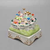 Шкатулка «Русский городок» (Китеж-град), скульптор Малышева Н. А., фарфор, Дулево, 1956 г.