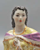 Статуэтка «Земфира стоящая» (Цыганка) в цветастой юбке, скульптор Бржезицкая А. Д., Дулевский завод, 1950-е