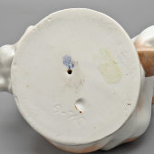 Статуэтка «Заяц во хмелю» (Лев и заяц), скульптор Воробьев Б. Я., фарфор ЛФЗ, 1950-60 гг.