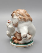 Статуэтка «Заяц во хмелю» (Лев и заяц), скульптор Воробьев Б. Я., фарфор ЛФЗ, 1950-60 гг.