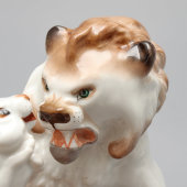 Статуэтка «Заяц во хмелю» (Лев и заяц), скульптор Воробьев Б. Я., фарфор ЛФЗ, 1950-60 гг.