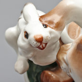 Статуэтка «Заяц во хмелю» (Лев и заяц), скульптор Воробьев Б. Я., фарфор ЛФЗ, 1950-60 гг.