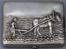Старинный портсигар серебро 84 проба «Пахарь и конь»