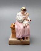 Антикварная фарфоровая статуэтка «Крестьянка, кормящая младенца», бисквит, Гарднер, 19 век