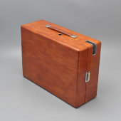 Винтажный патефон-чемоданчик «Дружба» в деревянном корпусе, модель ПГ-54, Артель «Граммофон», Ленинград, кон. 1950-х 