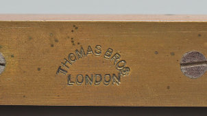 Старинный строительный уровень, дерево, латунь, компания братьев Томас (Thomas Brothers), Лондон, нач. 20 в.