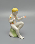 Статуэтка «Мальчик с бабочкой», скульптор Бобик Н. Ф., Полонский ЗХК, 1950-60 гг.