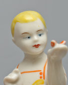 Статуэтка «Мальчик с бабочкой», скульптор Бобик Н. Ф., Полонский ЗХК, 1950-60 гг.