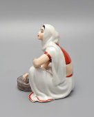 Статуэтка «Индианка», скульптор Жникруп О. Л.,​ фарфор, Киевский ЭКХЗ, 1955-62 гг.