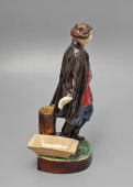 Старинная фаянсовая статуэтка «Паренек с корытом», тов-во М. С. Кузнецова, Россия, 19 век