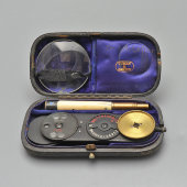 Старинный офтальмоскоп Мортона в оригинальном футляре, компания Curry&Paxton, Англия, кон. 19, нач. 20 вв.