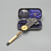 Старинный офтальмоскоп Мортона в оригинальном футляре, компания Curry&Paxton, Англия, кон. 19, нач. 20 вв.