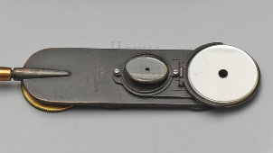 Старинный офтальмоскоп Мортона в оригинальном футляре, компания Curry&Paxton, Англия, кон. 19, нач. 20 вв.