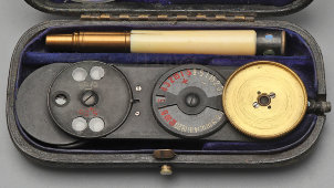 Старинный офтальмоскоп Мортона в оригинальном футляре, компания Curry&Paxton, Англия, кон. 19, нач. 20 вв.