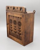 Настенный деревянный шкафчик, аптечка, по эскизам Поленовой Е. Д., Абрамцево, 1900-е