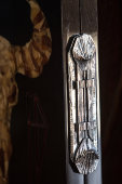 Подарочные нарды «Бык», коллекция «Тотем», янтарь, дуб, мануфактура «Емельянов и сыновья»
