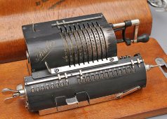 Старинный арифмометр «Thales», серия 3368, Ландау, Германия, 1920-е