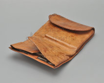 Старинный дорожный медицинский набор​ врача в кожаном футляре: инструменты, флаконы с лекарством, подарок хирургу, Европа, нач. 20 в.