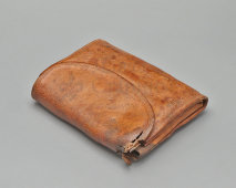 Старинный дорожный медицинский набор​ врача в кожаном футляре: инструменты, флаконы с лекарством, подарок хирургу, Европа, нач. 20 в.