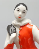 Статуэтка «Арлекин» по сказке «Золотой ключик», скульптор Артамонова О. С., ДФЗ Вербилки, 1950-60 гг.