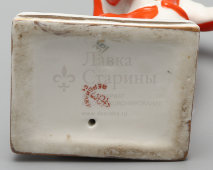 Статуэтка «Арлекин» по сказке «Золотой ключик», скульптор Артамонова О. С., ДФЗ Вербилки, 1950-60 гг.