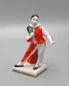 Статуэтка «Арлекин» по сказке «Золотой ключик», скульптор Артамонова О. С., ДФЗ Вербилки, 1950-60 гг.