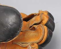 Старые хоккейные краги, экипировка, перчатки хоккеиста, кожа, Главспортпром, СССР, 1970-80 гг.