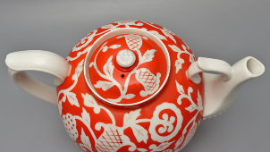 Большой винтажный доливной чайник с бело-оранжевым цветочным декором, автор росписи Леонов П. В., живопись, фарфор Дулево, 1937-41 гг.