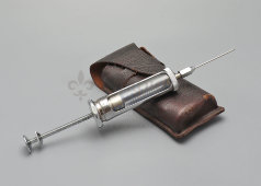 Старинный набор для инъекций, ветеринарный шприц с двумя иглами, футляр и кожаный чехол, компания Hauptner, Германия, кон. 19, нач. 20 вв.