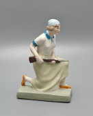 Фигурка «Ворошиловский стрелок» (Осоавиахимовка), скульптор Сорокин А. Д., фарфор, Городница, 1930-е